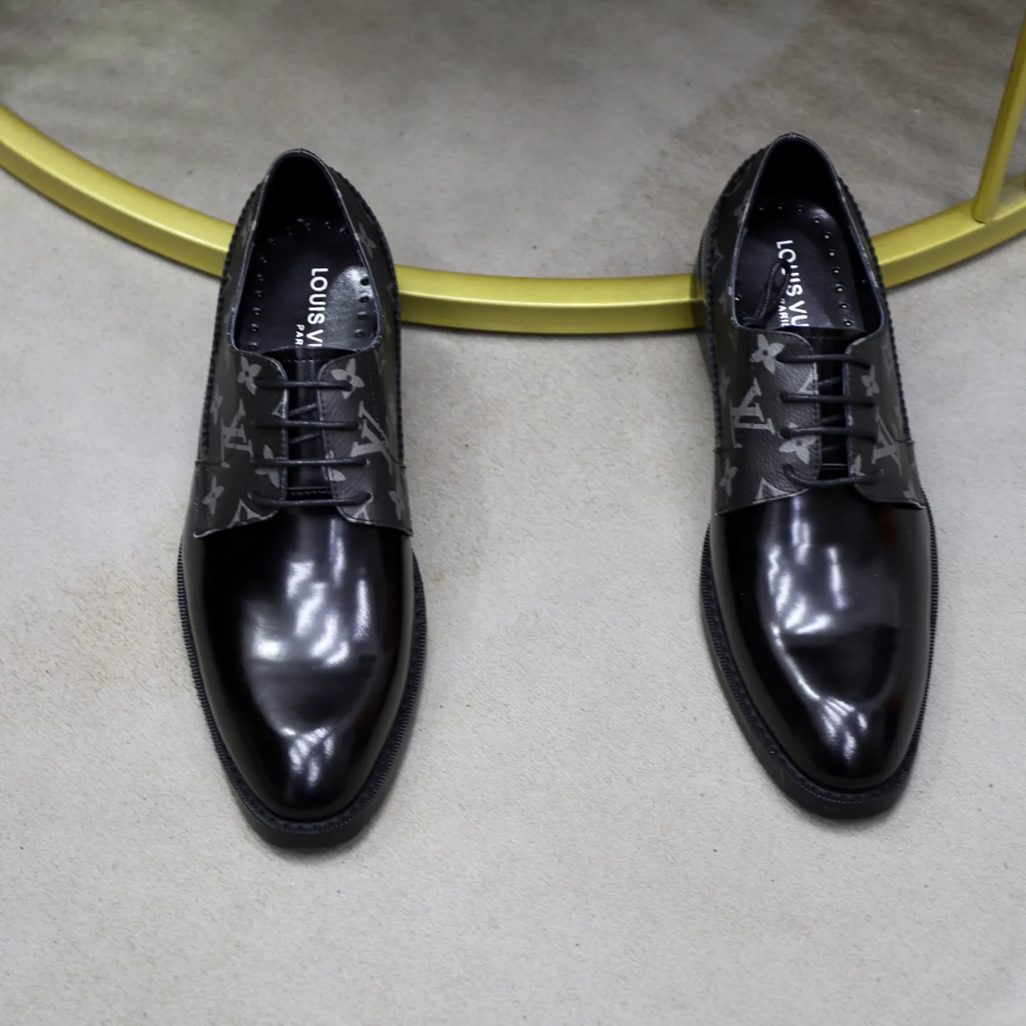 Ex-factory price: 500💰🙅‍♂️🙅‍♂️🙅‍♂️ Brand: LV Louis Vuitton Standard code: Men's size 38-44 (45 can be customized) Grade: Same style as the official website Original order quality Material: Original cowhide surface Comfortable sheepskin lining Original outsole Style category: Men's fashionable casual leather shoes Distinguished big-name luxury elements Top luxury Color: actual picture color